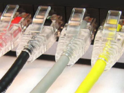 Какви фактори влияят върху предаването на оптични ethernet кабели